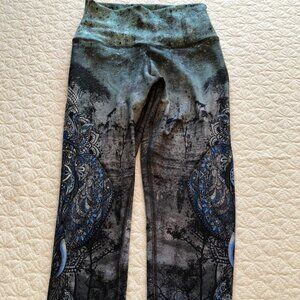 Evolution and Creation Women's Legging Elephant Graphic Print Size M Cropped
